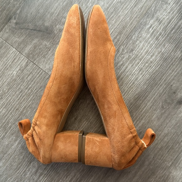 Everlane The Italian Leather Day Heel in Almond Suede, Size 7 - Picture 4 of 7